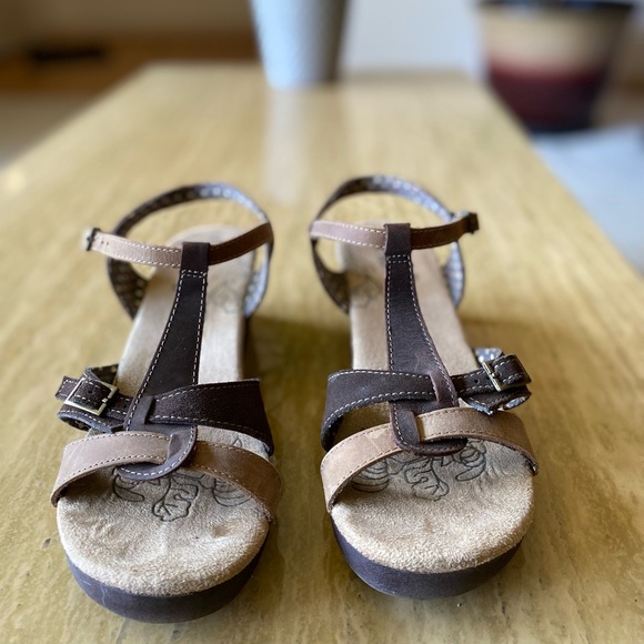 Sketchers sandals Size 8 - Picture 2 of 5